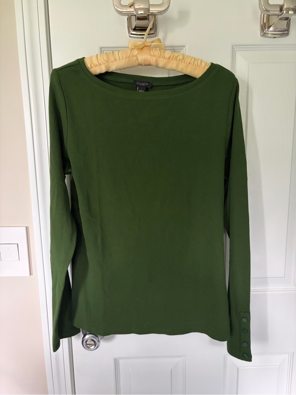 Ann Taylor Olive 🫒 Emerald 💚 Green Long Sleeve Top